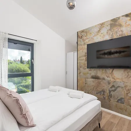 New Casa Familia With Frontyard, Backyard And Great Bbq! * Porec