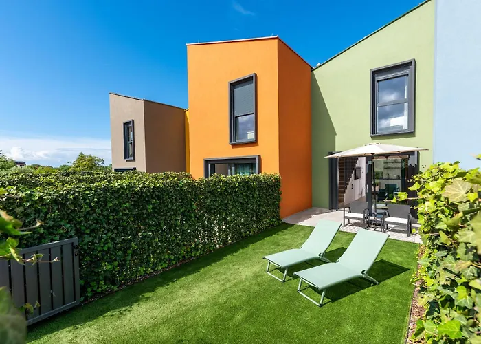 New Casa Familia With Frontyard, Backyard And Great Bbq! Poreč