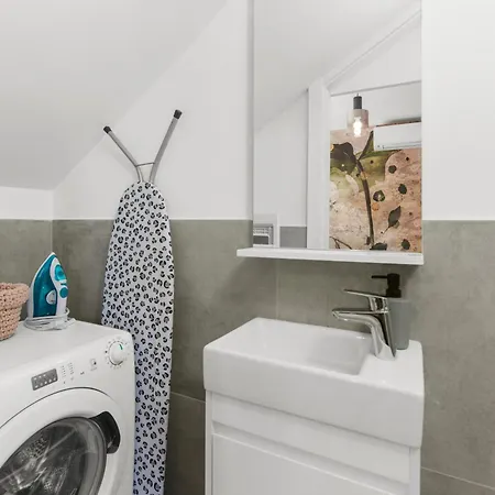 New Casa Familia With Frontyard, Backyard And Great Bbq!