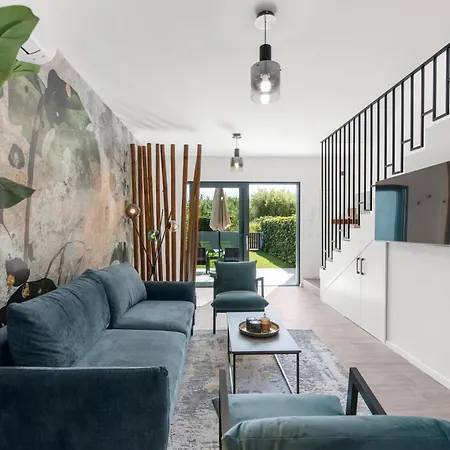 Ferienhaus New Casa Familia With Frontyard, Backyard And Great Bbq! Poreč