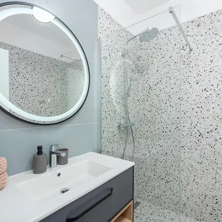 New Casa Familia With Frontyard, Backyard And Great Bbq! * Poreč