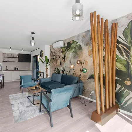 New Casa Familia With Frontyard, Backyard And Great Bbq! Poreč