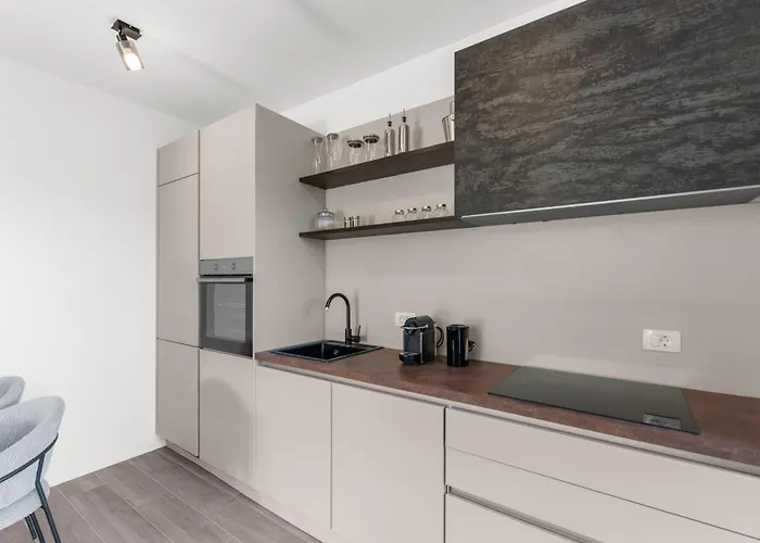 New Casa Familia With Frontyard, Backyard And Great Bbq!