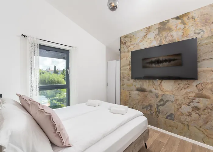 New Casa Familia With Frontyard, Backyard And Great Bbq! * Πόρετς