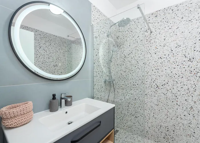 New Casa Familia With Frontyard, Backyard And Great Bbq! * Πόρετς