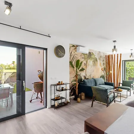 New Casa Familia With Frontyard, Backyard And Great Bbq! Vakantiehuis Poreč